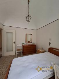 Spacious four-bedroom townhouse in the heart of Pollutri, just 14 minutes from the Adriatic Coast Img19