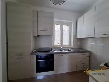 Perfect condition town house with two bedrooms, panoramic balcony and a large garage, ready to live in. Celenza sul Trigno. Img7