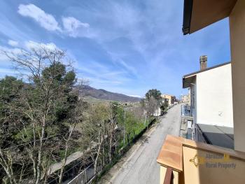 Perfect condition town house with two bedrooms, panoramic balcony and a large garage, ready to live in. Celenza sul Trigno. Img19