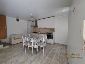 Charming town house in perfect condition with panoramic balconies, terrace, garden and annex. Tornareccio Img17