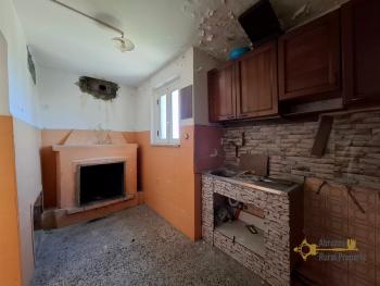 Charming town house in perfect condition with panoramic balconies, terrace, garden and annex. Tornareccio Img40