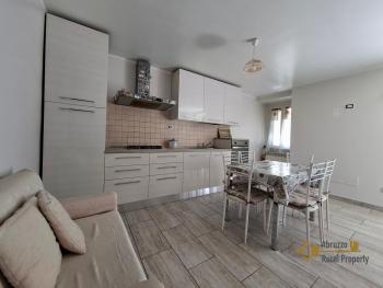 Charming town house in perfect condition with panoramic balconies, terrace, garden and annex. Tornareccio Img2