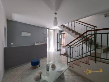 Charming town house in perfect condition with panoramic balconies, terrace, garden and annex. Tornareccio Img20