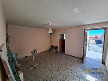 Charming town house in perfect condition with panoramic balconies, terrace, garden and annex. Tornareccio Img37