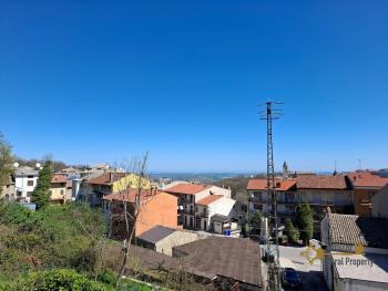 Charming town house in perfect condition with panoramic balconies, terrace, garden and annex. Tornareccio Img16