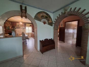 Three-bedroom country house with 6.180 sqm of land, terrace, large garage and annex. Trivento Img5