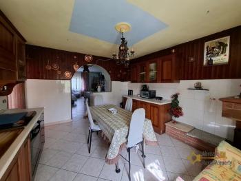 Three-bedroom country house with 6.180 sqm of land, terrace, large garage and annex. Trivento Img4