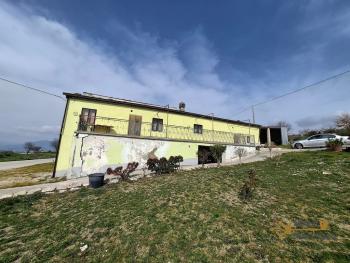 Three-bedroom country house with 6.180 sqm of land, terrace, large garage and annex. Trivento Img2