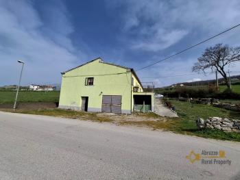 Three-bedroom country house with 6.180 sqm of land, terrace, large garage and annex. Trivento Img41