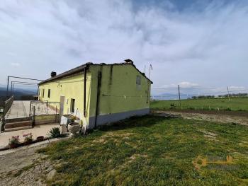 Three-bedroom country house with 6.180 sqm of land, terrace, large garage and annex. Trivento Img43