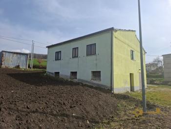 Three-bedroom country house with 6.180 sqm of land, terrace, large garage and annex. Trivento Img42
