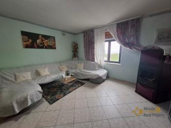 Three-bedroom country house with 6.180 sqm of land, terrace, large garage and annex. Trivento Img11