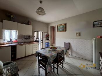 Three-bedroom country house with 6.180 sqm of land, terrace, large garage and annex. Trivento Img31