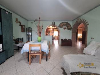 Three-bedroom country house with 6.180 sqm of land, terrace, large garage and annex. Trivento Img13