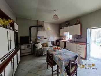 Three-bedroom country house with 6.180 sqm of land, terrace, large garage and annex. Trivento Img29