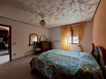 Three-bedroom country house with 6.180 sqm of land, terrace, large garage and annex. Trivento Img19