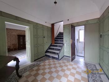 260 sqm character apartment with vintage details, sea view panoramic terrace and two annexes. Img4