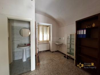 260 sqm character apartment with sea view panoramic terrace, two annexes, vinatge details, 30 minutes from the Adriatic coast.Casalanguida. Img41