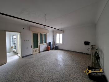 260 sqm character apartment with sea view panoramic terrace, two annexes, vinatge details, 30 minutes from the Adriatic coast.Casalanguida. Img29