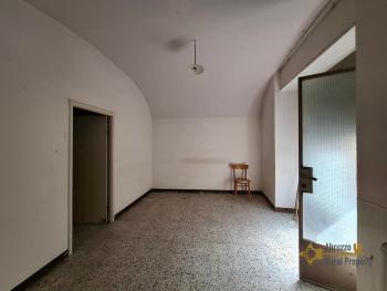 260 sqm character apartment with sea view panoramic terrace, two annexes, vinatge details, 30 minutes from the Adriatic coast.Casalanguida. Img40