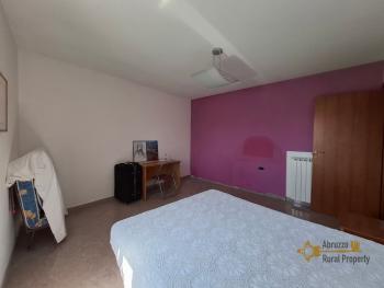 Spacious detached townhouse with panoramic views, terrace, garden, garage and annex, at just 25 minutes from the Adriatic Coast. Tufillo Img22