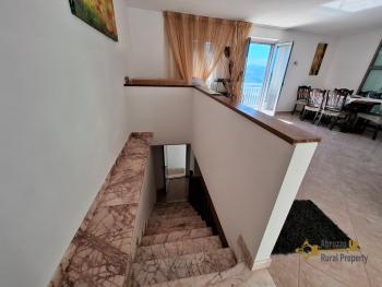 Spacious detached townhouse with panoramic views, terrace, garden, garage and annex, at just 25 minutes from the Adriatic Coast. Tufillo Img14