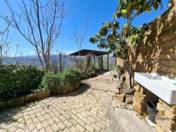 Spacious detached townhouse with panoramic views, terrace, garden, garage and annex, at just 25 minutes from the Adriatic Coast. Tufillo Img40