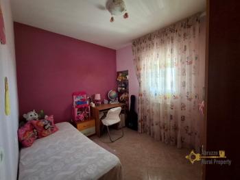 Spacious detached townhouse with panoramic views, terrace, garden, garage and annex, at just 25 minutes from the Adriatic Coast. Tufillo Img17