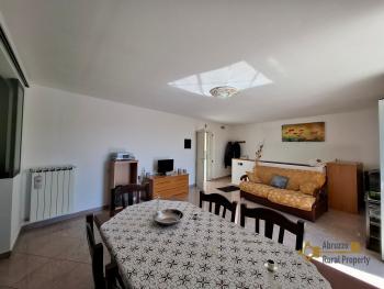 Spacious detached townhouse with panoramic views, terrace, garden, garage and annex, at just 25 minutes from the Adriatic Coast. Tufillo Img13