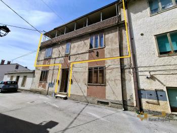 Two-bedroom town house with panoramic terrace, at only 30 minutes’ drive from the Adriatic coast. Celenza Sul Trigno. Img2