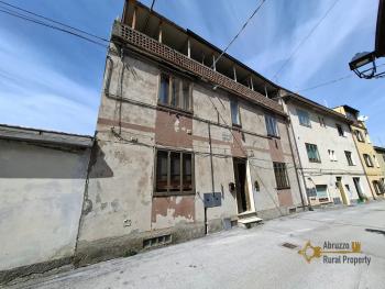Two-bedroom town house with panoramic terrace, at only 30 minutes’ drive from the Adriatic coast. Celenza Sul Trigno. Img27