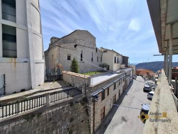 Two-bedroom town house with panoramic terrace, at only 30 minutes’ drive from the Adriatic coast. Celenza Sul Trigno. Img25