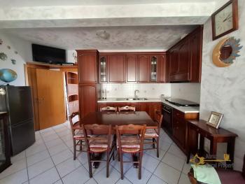 Perfect condition two- bedroom town house with panoramic balconies, two garages and private parking space, at only 35 minutes’ drive from the Adriatic coast. Celenza Sul Trigno. Img5