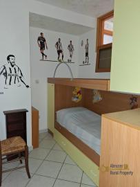 Perfect condition two- bedroom town house with panoramic balconies, two garages and private parking space, at only 35 minutes’ drive from the Adriatic coast. Celenza Sul Trigno. Img17