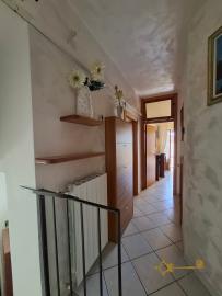 Perfect condition two- bedroom town house with panoramic balconies, two garages and private parking space, at only 35 minutes’ drive from the Adriatic coast. Celenza Sul Trigno. Img13