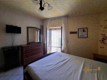 Perfect condition two- bedroom town house with panoramic balconies, two garages and private parking space, at only 35 minutes’ drive from the Adriatic coast. Celenza Sul Trigno. Img15