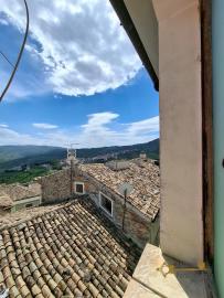 Large 155 sqm, five-bedroom stone town house with panoramic mountain view. Central heating system. Trivento Img38