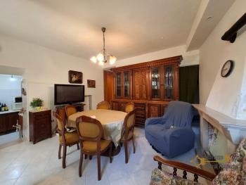 Large 155 sqm, five-bedroom stone town house with panoramic mountain view. Central heating system. Trivento