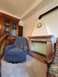Large 155 sqm, five-bedroom stone town house with panoramic mountain view. Central heating system. Trivento Img5