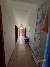 Cosy three-bedroom country house with 6.700 sqm of land, olive grove, two cellars and garage. Fossalto. Img26