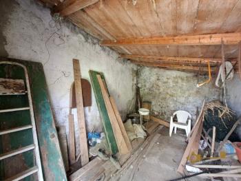 Cosy three-bedroom country house with 6.700 sqm of land, olive grove, two cellars and garage. Fossalto. Img31