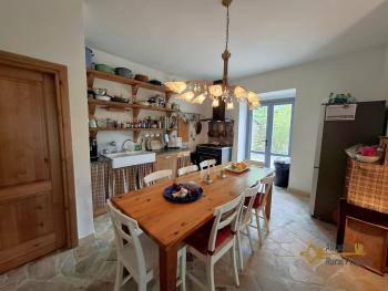 Exclusive, Move-in Ready Country Villa with Pool, Guesthouses and 7.050 sqm of land in the beautiful countryside of Castelverrino Img24