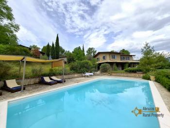Exclusive, Move-in Ready Country Villa with Pool, Guesthouses and 7.050 sqm of land in the beautiful countryside of Castelverrino