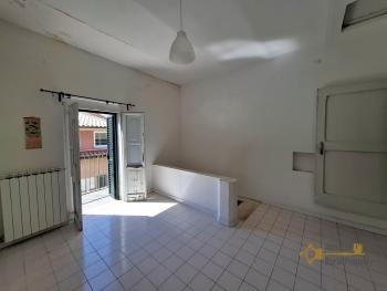 Characterful four-bedroom town house in habitable conditions at just 10 minutes from the beach. Casalbordino Img24