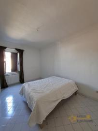 Characterful four-bedroom town house in habitable conditions at just 10 minutes from the beach. Casalbordino Img22