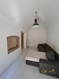 Characterful four-bedroom town house in habitable conditions at just 10 minutes from the beach. Casalbordino Img11