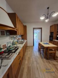 Stunning, fully restored country retreat with 7 hectares of land with olive grove, woodland and breathtaking views Img10