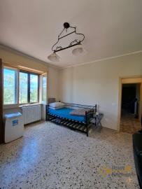 Stunning, fully restored country retreat with 7 hectares of land with olive grove, woodland and breathtaking views Img27
