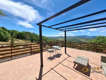 Stunning, fully restored country retreat with 7 hectares of land with olive grove, woodland and breathtaking views Img29
