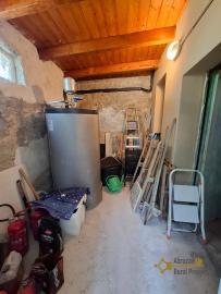 Stunning, fully restored country retreat with 7 hectares of land with olive grove, woodland and breathtaking views Img41